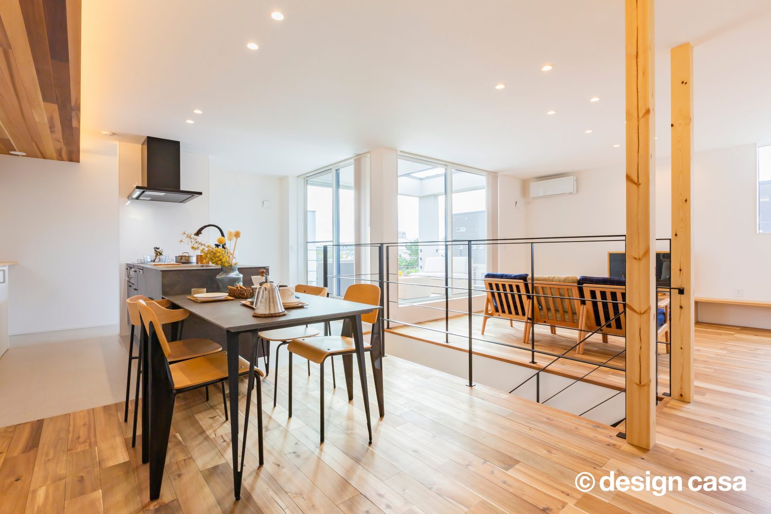 開放的な２階リビングの家