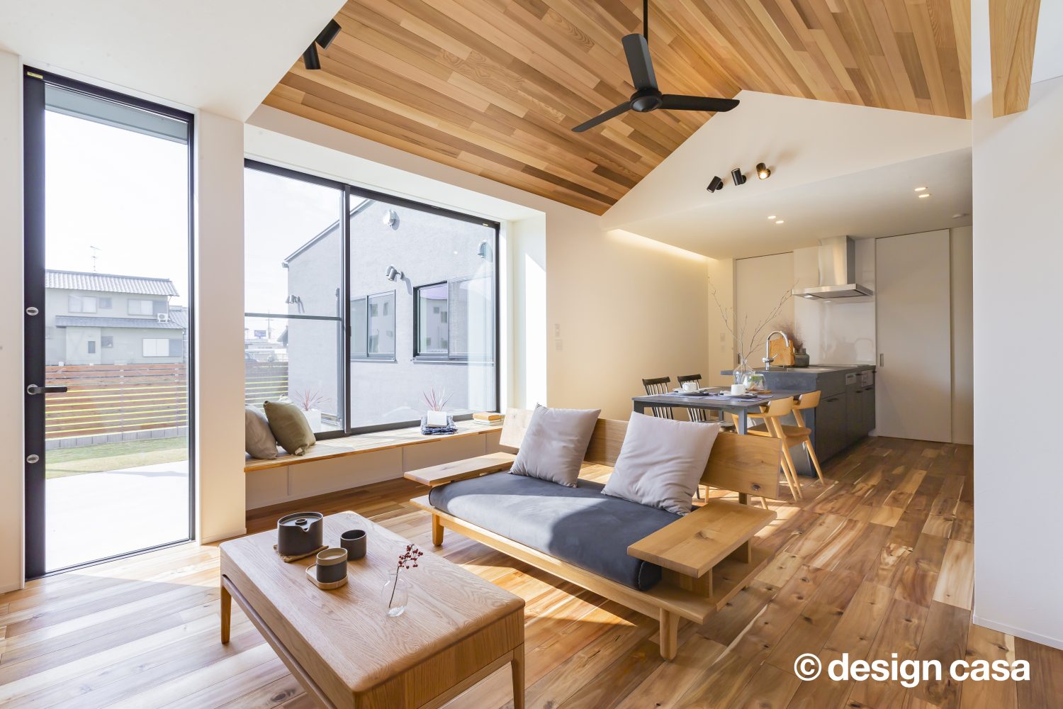 開放的なスカイバスを楽しむ家