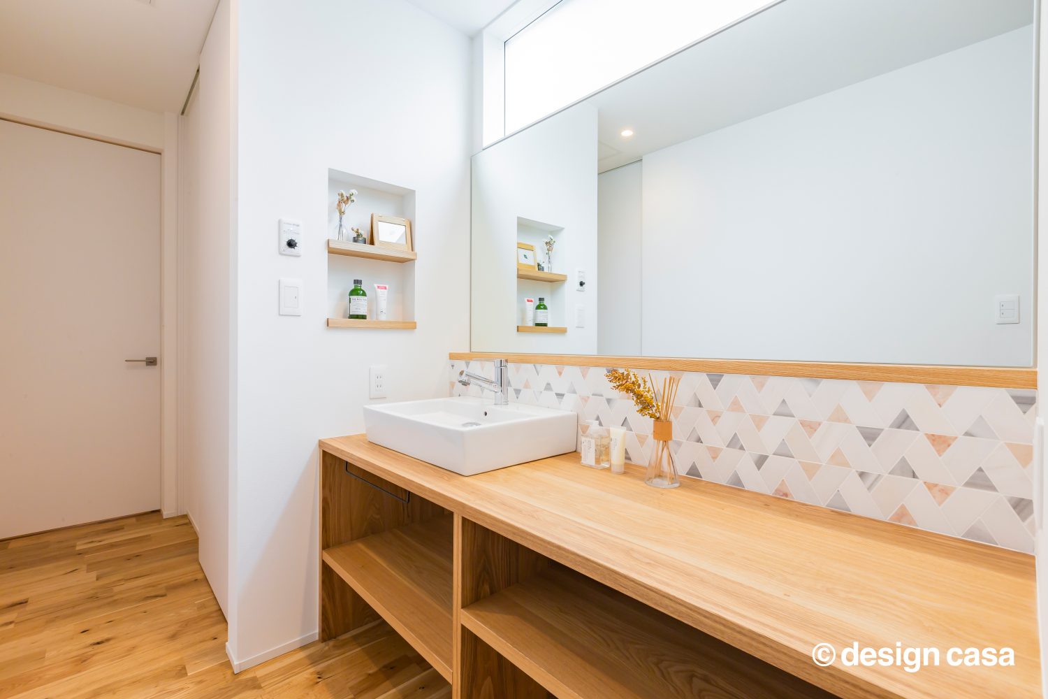 時の移ろいと彩りを楽しむ家